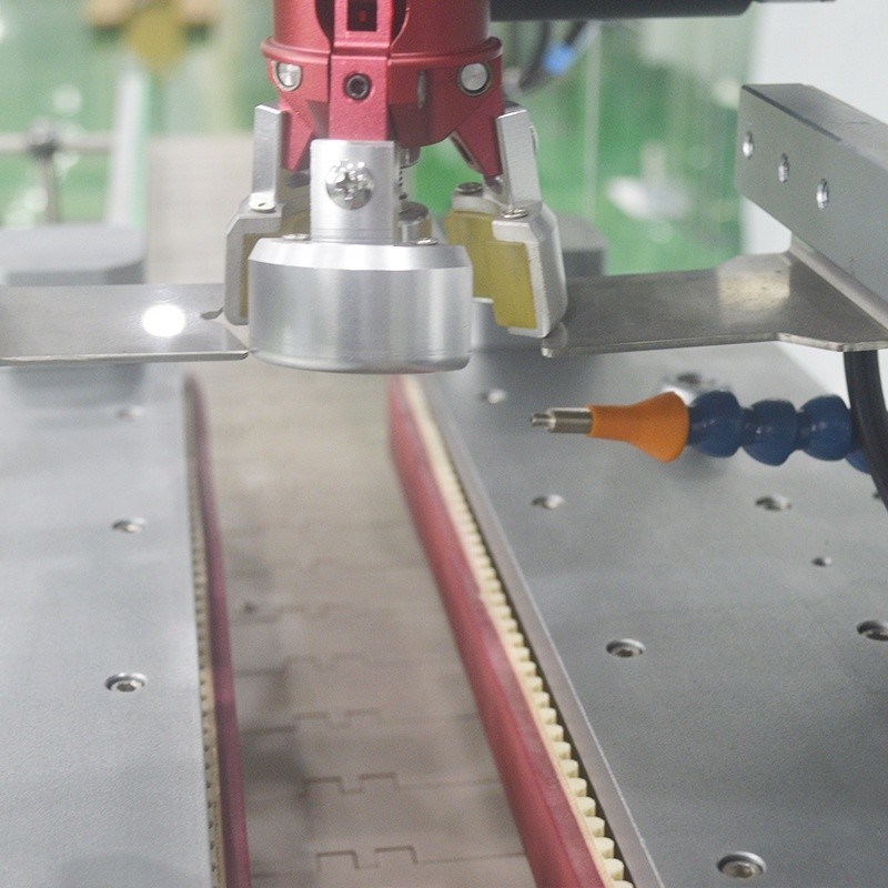 Μηχανή κάλυψης μονής κεφαλής με ταχύτητα με προσαρμόσιμο μέγεθος κεφαλής και ελεγχόμενη ροπή