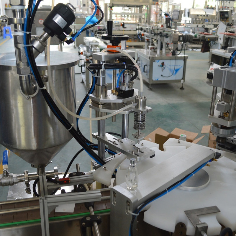 Ηλεκτρονική μηχανή συμπλήρωσης μπουκαλιών καλλυντικών αρωμάτων για την παραγωγή τροφίμων και ποτών