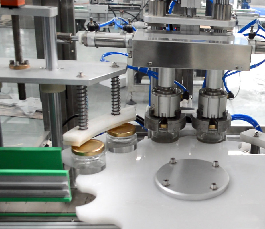 Προμήθεια πώληση πλήρης αυτόματη μηχανή κάλυψης για το κρασί / οινοπνευματώδη ποτά / αλκοόλ Guan Hong