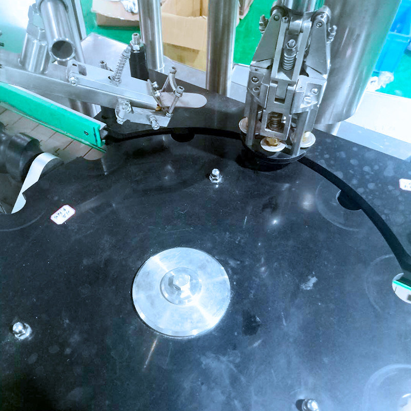 Προμήθεια πώληση πλήρης αυτόματη μηχανή κάλυψης για το κρασί / οινοπνευματώδη ποτά / αλκοόλ Guan Hong