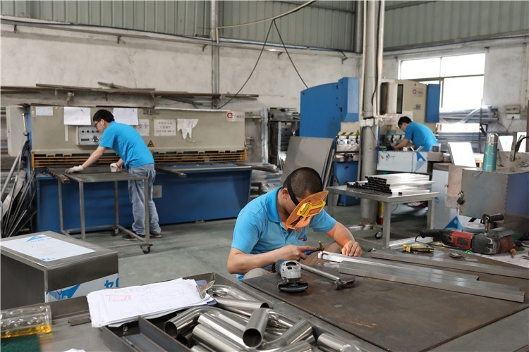 Αυτόματη μηχανή επικάλυψης με βίδα τύπου λαβής για φιαλίδιο πλαστικό κάλυμμα Μεταλλικό κάλυμμα εγγυημένο