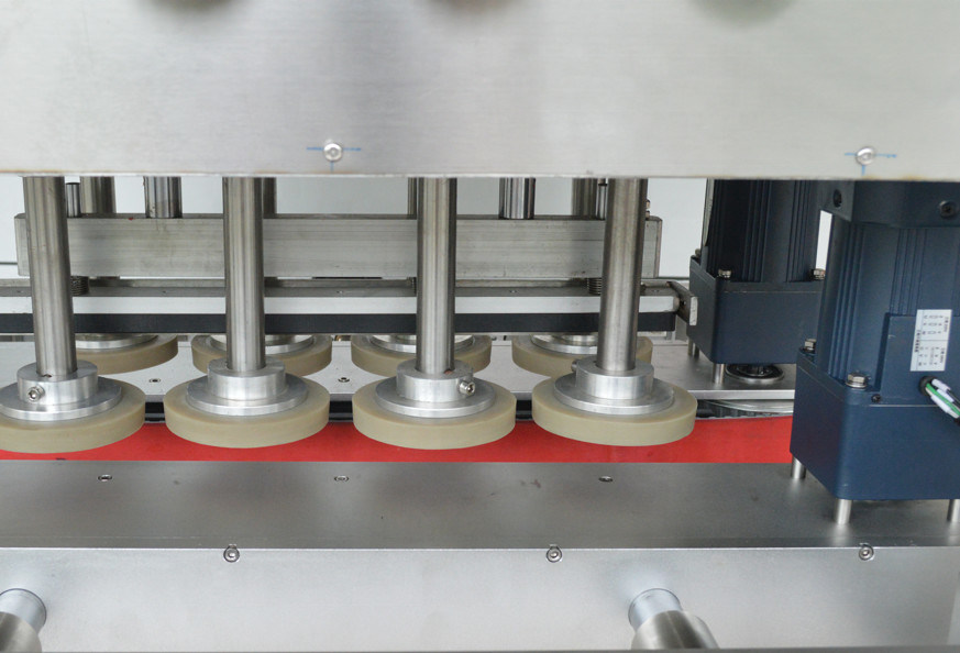 8 ζευγάρια τροχιά περιστροφή γραμμική μηχανή κάλυψης για μπουκάλια εμπορευμάτων 30-120mm διάμετρος